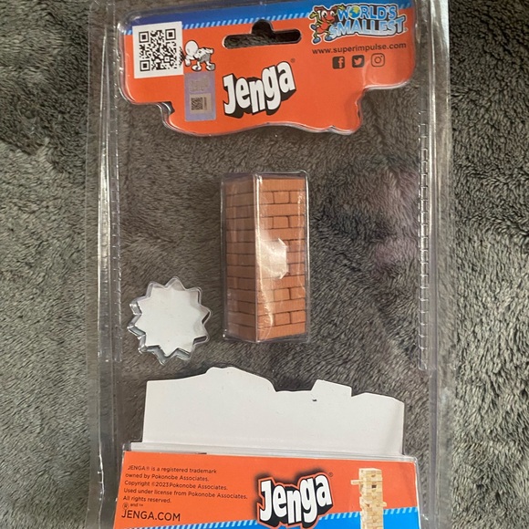 BNIB World's Smallest JENGA Game (really works) - Picture 2 of 2